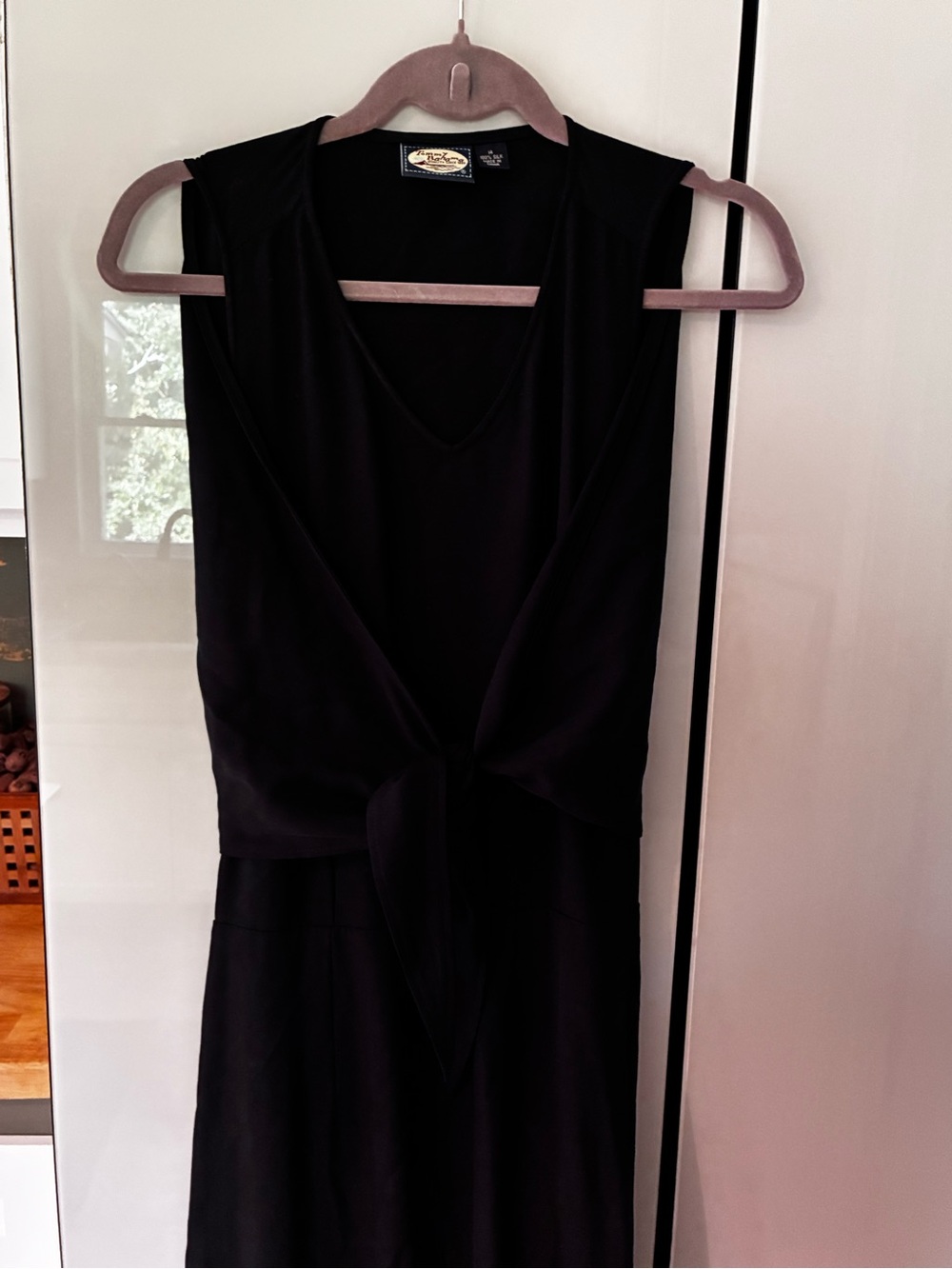 Black Tommy Bahama dress , 100% silk, back cut out, Tie-Front, unique sexy! 14